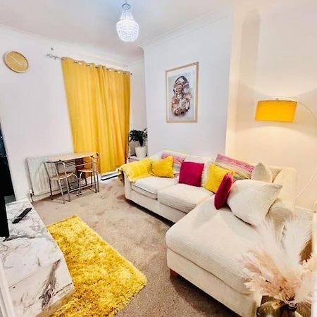 Lovely 3Bed Home ミドルズブラ エクステリア 写真