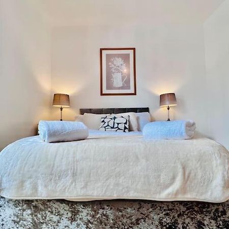 Lovely 3Bed Home ミドルズブラ エクステリア 写真
