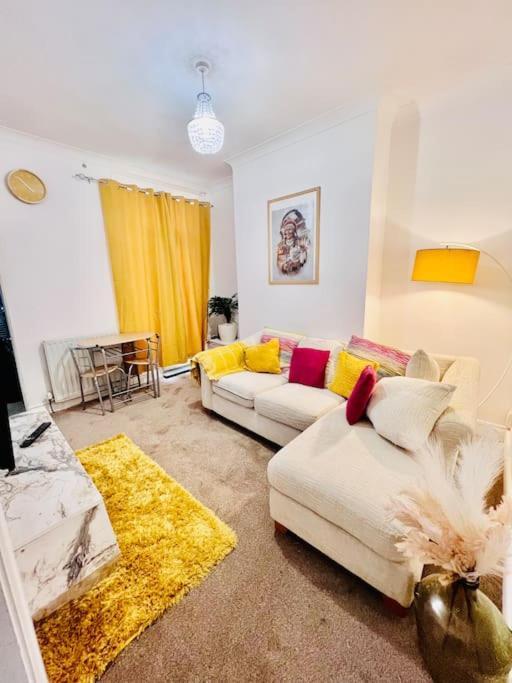 Lovely 3Bed Home ミドルズブラ エクステリア 写真