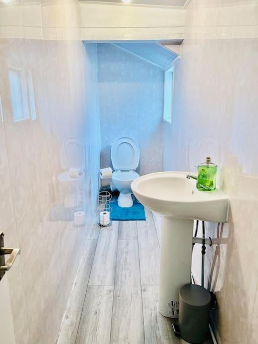 Lovely 3Bed Home ミドルズブラ エクステリア 写真