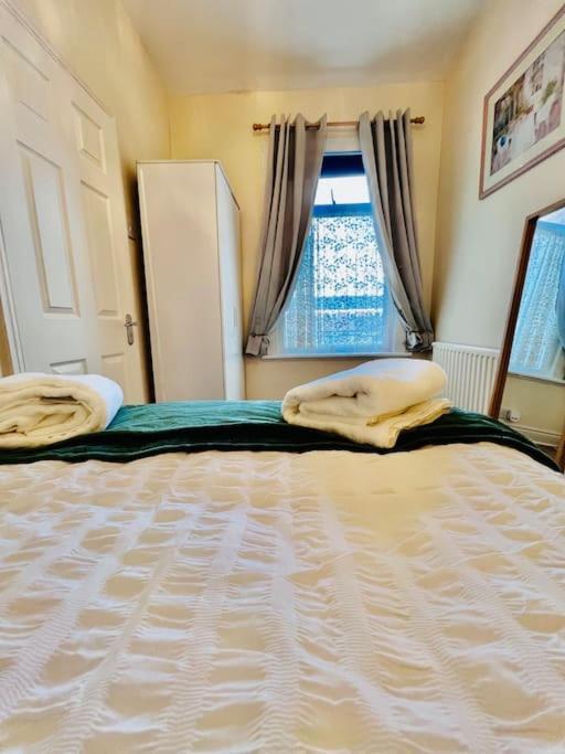 Lovely 3Bed Home ミドルズブラ エクステリア 写真